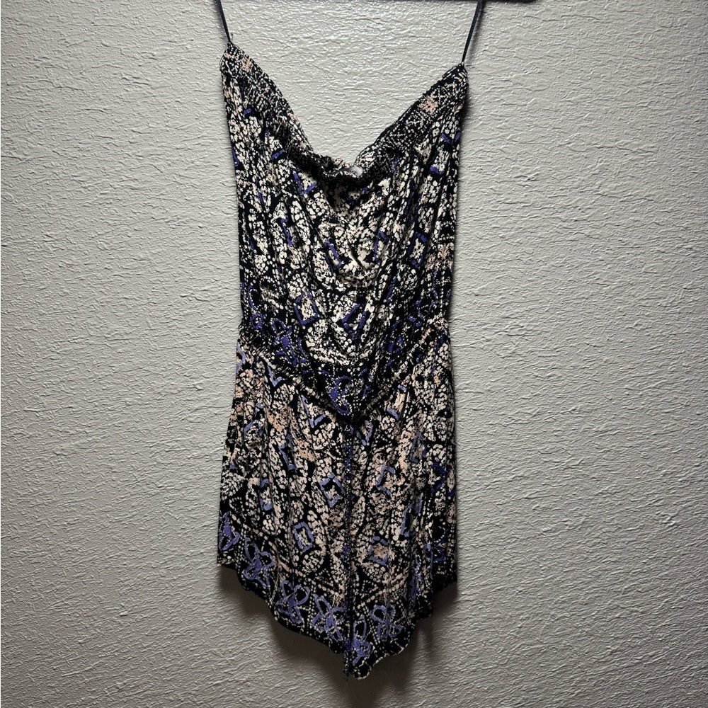 Sleevelesss romper with shorts
